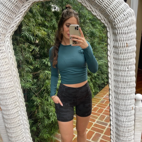 Lululemon gray cano biker shorts with pockets sz 6 - Picture 6 of 7